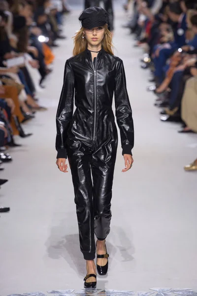 Look 28
